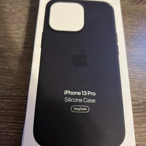 Brand New Sealed Apple Silicone Case with MagSafe for iPhone 13 Pro - Midnight